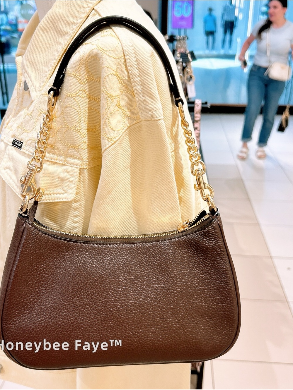 COACH Pebbled Leather Shoulder Bag with Gold-Tone Chain cv934 maple c - Picture 4 of 9